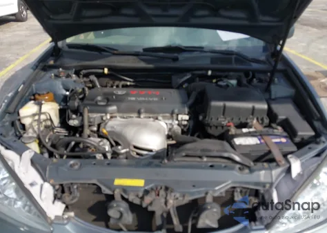 2002 Toyota Camry Xle z USA, uszkodzony, nr VIN 4T1BE32K02U616122